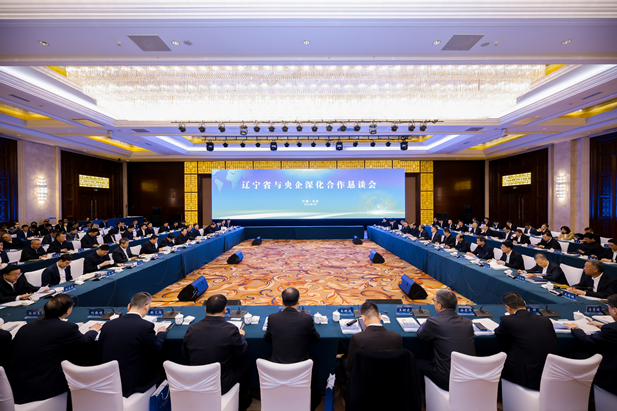 2024年3月2日，以“新興產(chǎn)業(yè)補短板 拓展賽道共煥新”為主題的遼寧省與央企深化合作懇談會在京召開。遼寧省委書記、省人大常委會主任郝鵬主持會議并講話。遼寧省委副書記、省長李樂成出席會議并講話。國藥集團黨委書記、董事長劉敬楨應(yīng)邀參會并發(fā)言。1.jpg